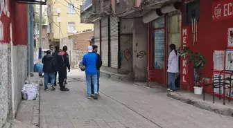 Diyarbakır'da Medikal Dükkana Silahlı Saldırı: 2 Yaralı