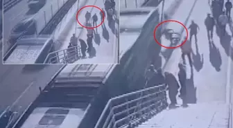 Metrobüs durağında akıl almaz olay: Engelli vatandaş feci şekilde can verdi