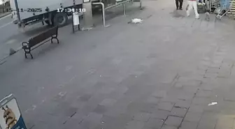 Ataşehir'de Kontrolden Çıkan Kamyonet Minibüse ve Otobüs Durağına Çarptı