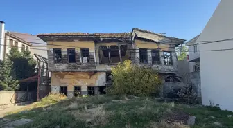 Burdur'da Tarihi Metruk Bina Kontrollü Olarak Yıkıldı