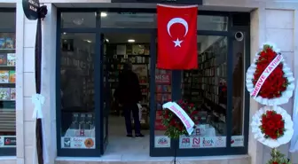 Cağaloğlu Kitapçılar Sokağı yenilenen yüzüyle açıldı