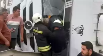 Edirne'de Hafriyat Kamyonu Devrildi, Sürücü Yaralı