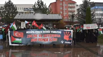 Erzurum'da sağlık çalışanları yağmurlu havaya rağmen Gazze için yürüdü