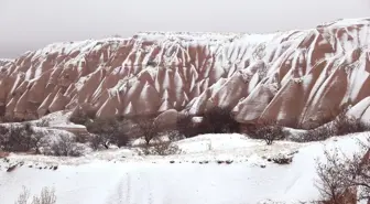 Kapadokya'da Mevsimin İlk Karı Masalsı Manzaralar Oluşturdu