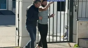 Öldürülen babasının cenazesini almaya geldikleri morg önünde gözyaşlarına boğuldu