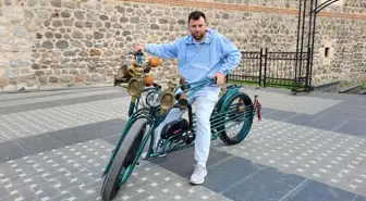 Eski Parçalarla Tasarlanan Nostaljik Elektrikli Bisiklet
