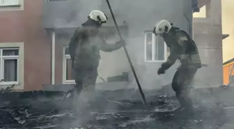 Ümraniye'de İş Yeri Deposunda Yangın