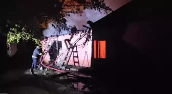 Erzincan'da Müstakil Evde Yangın: 4 Kişi Kurtarıldı