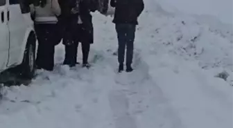 Hakkari'de Kar Mağdurları Kurtarıldı