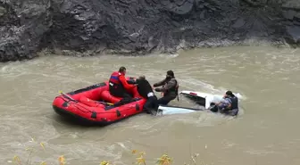 Hakkari'de Pikap Uçurumdan Düştü: 4 Yaralı