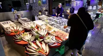 Trabzon'da Hamsi Fiyatları 75 Liradan Satışta