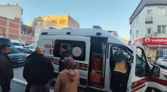 Aksaray'da Kavga: Genç Bıçakla Yaralandı