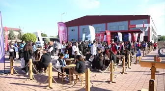 Geleneksel Oyunlar Tırı Adana'da Öğrencilerle Buluştu