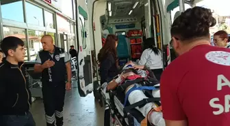 Adana'da Otomobil ile Motosiklet Çarpıştı: 2 Yaralı