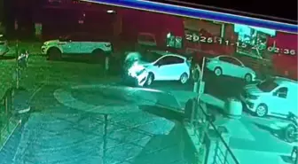 Beylikdüzü'nde Motosiklet ile Otomobil Çarpıştı: Sürücü Yaralandı