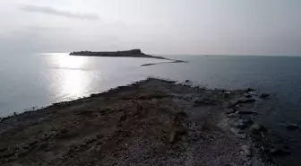 Van Gölü'nde Su Seviyesi Düşerken Antik Yol Ortaya Çıktı