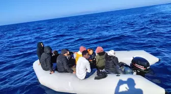 Yunanistan Unsurları Tarafından Geri İtilen 32 Düzensiz Göçmen Kurtarıldı