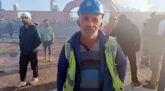 İzmir'de İnşaat Şantiyesinde Yangın: 12 Konteyner Yandı