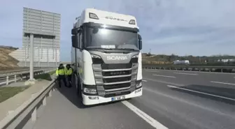 Kuzey Marmara Otoyolu'nda Zincirleme Kaza: Kamyon Şoförü Sıkıştı