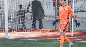 16 Yaşındaki Kaleci Alp Özge, Beşiktaş Altyapısında Deneme Yapıyor