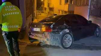 Polis 'Dur' İhtarına Uymayan Sürücü Kaçarken 3 Araca Çarpıp Kaçtı