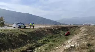 Bucak'ta Üç Tekerlekli Motosiklet Şarampole Devrildi: Sürücü Yaralandı