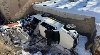 Hakkari'de Pikap Devrildi: 4 Yaralı