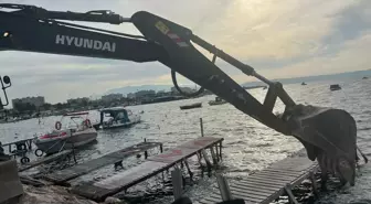 İzmir'de Kaçak Balıkçı Barınakları Yıkılıyor, Tekne Sahiplerinden Çözüm Talebi
