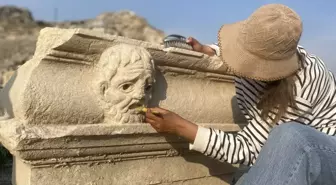 Kastabala Antik Kenti'nde Filozof Tasvirli Mask Kabartması Bulundu