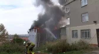 Maltepe'de 4 Katlı Binanın Çatısında Yangın Çıktı