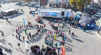 Kayseri'de Mobil Dijital Gençlik Merkezi İlk Durağında Öğrencilerle Buluştu