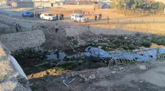 Mardin'de Köprüden Düşen Otomobilde 3 Yaralı