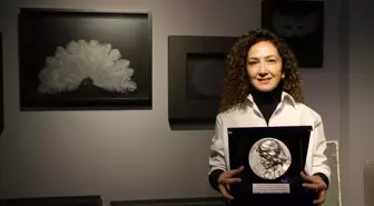Eskişehirli Cam Sanatçısı Sevgi Taner Avcı, Floransa Bienali'nde Ödül Aldı