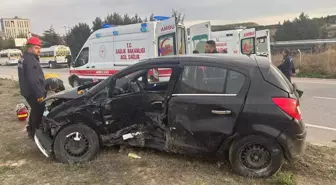 Uşak'ta Otomobil Kazası: 1 Ölü, 1 Yaralı