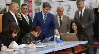 Amasya Valisi Önder Bakan okulları ziyaret etti