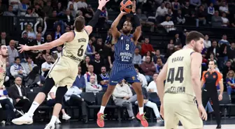 Anadolu Efes, Barcelona'yı Zorda Geçti