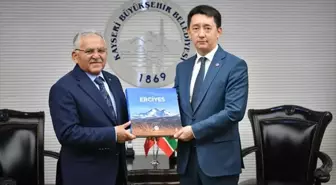 Kayseri'de Tataristan Temsilcisi Gataullin, Başkan Büyükkılıç'ı Ziyaret Etti