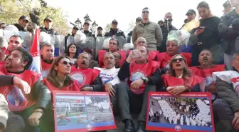Eğitim-İş Sendikası, Bütçe Görüşmeleri İçin MEB Önünde Oturma Eylemi Düzenledi