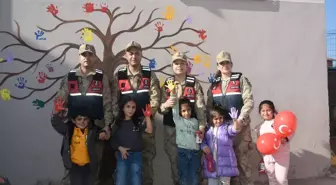 Jandarma Ekipleri, Dünya Çocuk Hakları Günü'nde Siirt'te Etkinlik Düzenledi