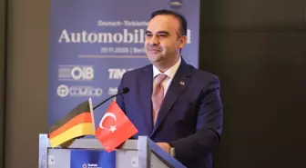 Bakan Kacır, Berlin'de 2025 Alman-Türk Otomotiv Zirvesi'nde konuştu
