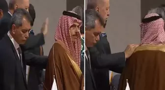 Cumhurbaşkanı Erdoğan, G20 Zirvesi'nde Suudi Prens'i omzuna vurarak selamladı