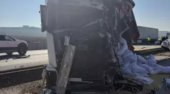 Diyarbakır'da TIR ve otomobilin karıştığı kazada 3 kişi yaralandı