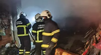 Niksar'da Üç Katlı Evde Yangın