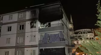 Apartmanda doğal gaz patlaması! Ev kısa sürede küle döndü