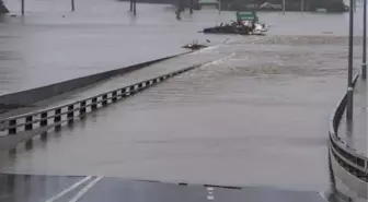 Fina Tropikal Siklonu Avustralya'nın Kuzeyini Vurdu