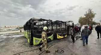 Bursa'da Yangın: 3 Otobüs Kullanılamaz Hale Geldi