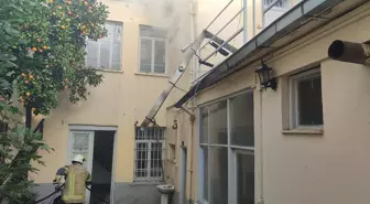 Ödemiş'te Metruk Binada Yangın Çıktı