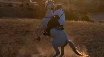 At üstündeyken elektrik direğine çarpan adam hayatını kaybetti