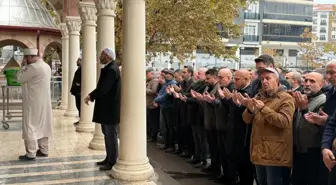 Atıyla gezerken elektrik direğine çarptı, hayatını kaybetti