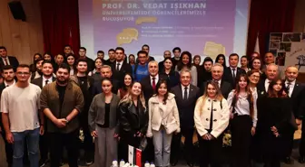 Bakan Işıkhan, İzmir'de öğrencilerle bir araya geldi